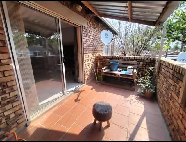 2 BEDROOM COMPLEX FOR SALE IN DIE HOEWES